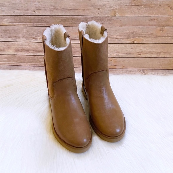 UGG Women’s Romely Short Chestnut Boots - Picture 2 of 9